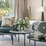 About Serenity Vila *