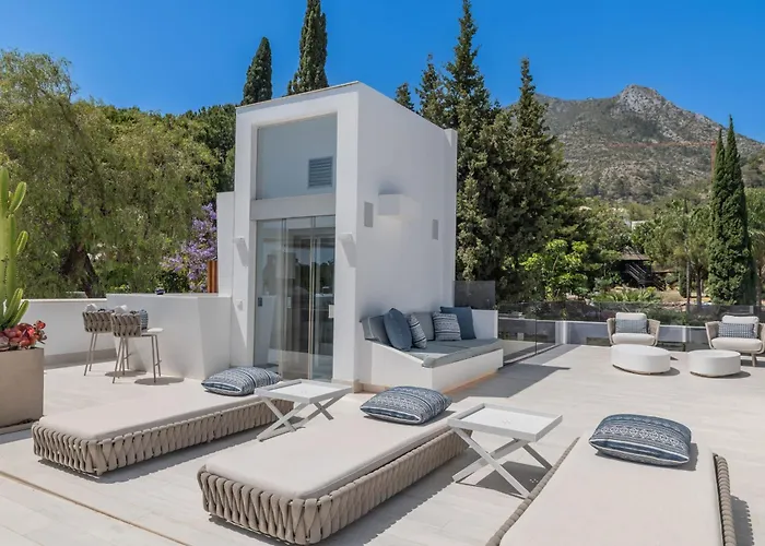 About Serenity Vila *
