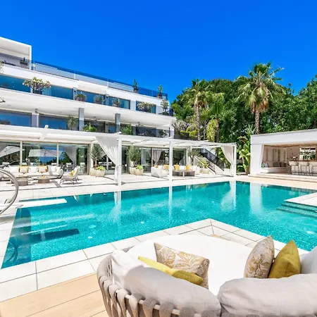 About Serenity Вилла *